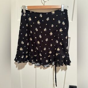 NWOT Forever 21 Floral Black Skirt